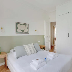 Elegance and Charm in the Chic Town of Neuilly - Bild 1