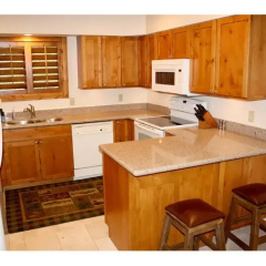Woods Manor Condo thumbnail 16