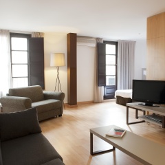 Aspasios Plaza Real Apartments - Bild 3