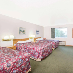 Super 8 by Wyndham Escanaba thumbnail 7