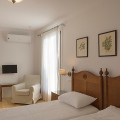Despotiko Hotel thumbnail 4