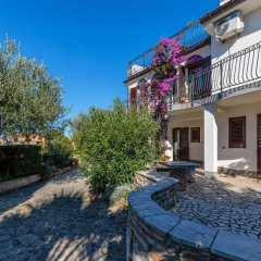 Guest House Jolanda thumbnail 1