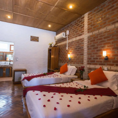 Teak Wood Hotel thumbnail 42