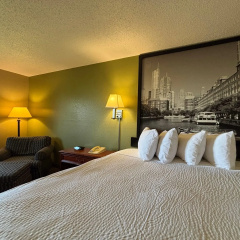 Super 8 by Wyndham Pontiac thumbnail 3