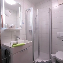 Hotel Weinhaus Zum Schwarzen Bv Ren - Bild 8