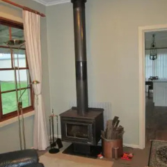 Sutton Forest Cottage thumbnail 3
