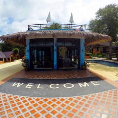 Phi Phi Long Beach Resort & Villa - Bild 1