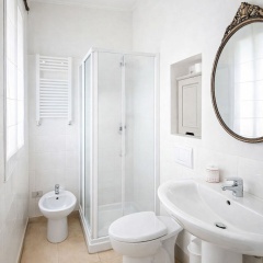 dHomes -Apartments Rooms- Galleria Gold - Bild 8