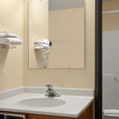 Four Seasons Inn thumbnail 13