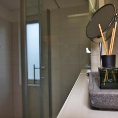 Tiny Apartment - Parking - Kitchen - Netflix - Bild 1