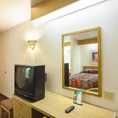 OYO Hotel Markle IN I-69 thumbnail 6