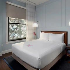 Axiom Hotel thumbnail 6