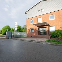 Airport 3 Room Apartment - Bild 1