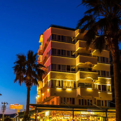 Honeymoon Hotel - Bild 1