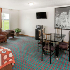 Super 8 by Wyndham Pekin/Peoria Area thumbnail 1