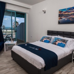 Sur La Mer Hotel thumbnail 3