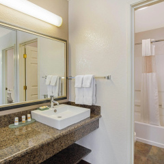 La Quinta Inn & Suites by Wyndham Las Vegas Red Rock - Bild 10