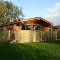 Woodlakes Park thumbnail 25