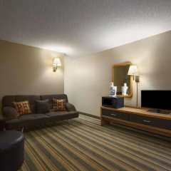 Super 8 by Wyndham Blackwell thumbnail 6