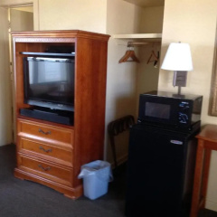 Suwannee Gables Motel and Marina thumbnail 5