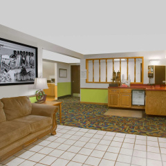 Super 8 by Wyndham Radford VA thumbnail 2