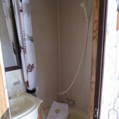 Uncle Billy Bob's Redneck Trailers Vacation Rentals-Bubba's Glamper #4 in Crouch, United States of America from 243$, photos, reviews - zenhotels.com bathroom photo 3