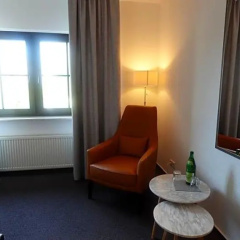 Hotel Weinhaus Zum Schwarzen Bv Ren - Bild 4