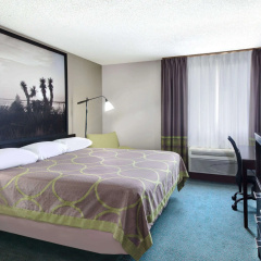 Super 8 by Wyndham Victoria/North/Mall Area thumbnail 5