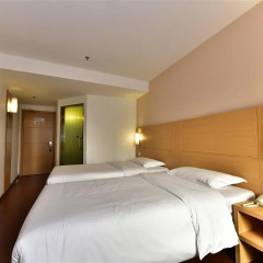 Ibis Ningbo Tianyi Square