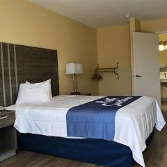 Days Inn by Wyndham Cape Carteret near Emerald Isle in Cape Carteret, United States of America from 116$, photos, reviews - zenhotels.com guestroom photo 2