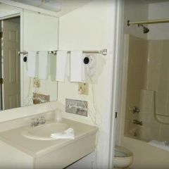 Adams Inn thumbnail 8