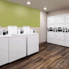 WoodSpring Suites Houston IAH Airport thumbnail 6