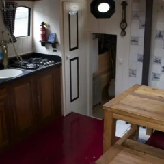 The Burret Houseboat thumbnail 1