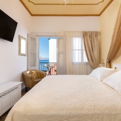 Marikas Deluxe Rooms thumbnail 4
