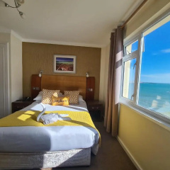 Marina Metro Hotel thumbnail 6