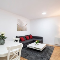Design 2 Bedroom Flat Next to Pubilla Cases Metro - Bild 3