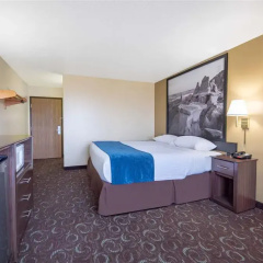Four Seasons Inn thumbnail 5