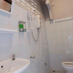 Marina Hut Guest House thumbnail 9