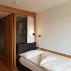 East-West Riverside Hotel - Bild 3