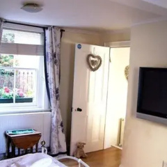 The Olde Sweet Shoppe Guesthouse thumbnail 3