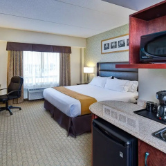 Holiday Inn Express Hotel & Suites Ottawa Airport by IHG