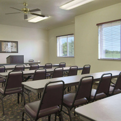 Super 8 by Wyndham Iola KS thumbnail 2