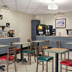 Super 8 by Wyndham Grove City thumbnail 18
