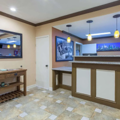 Platinum Inn & Suites Willowbrook Houston thumbnail 5