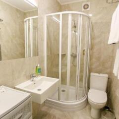 Гостиница Stone City Apartment in Park Zone Украина, Каменец-Подольский - отзывы, цены и фото номеров - забронировать гостиницу Stone City Apartment in Park Zone онлайн ванная