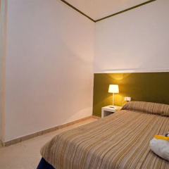 Hostal Medea thumbnail 4