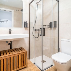 Limehome Barcelona Plaça Pirineus - Bild 8