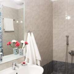 Отель Anivia Apartment Airport by Airstay Греция, Спата - отзывы, цены и фото номеров - забронировать отель Anivia Apartment Airport by Airstay онлайн ванная