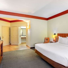 La Quinta Inn & Suites by Wyndham Raleigh Crabtree