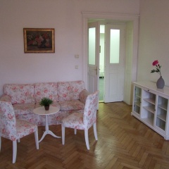 Old Town Square Apartments - Bild 2